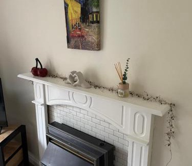 Rotherham House | Convenient Getaway Near Rotherham with WiFi & Driveway
