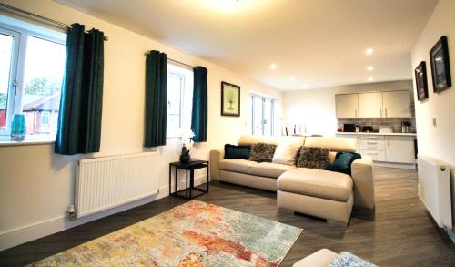 Rotherham House | Guest Rated: 9.3 - Dog Friendly Bungalow with Garden