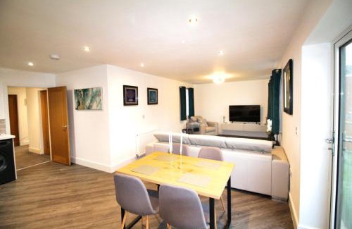 Rotherham House | Guest Rated: 9.3 - Dog Friendly Bungalow with Garden