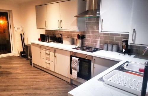 Rotherham House | Guest Rated: 9.3 - Dog Friendly Bungalow with Garden