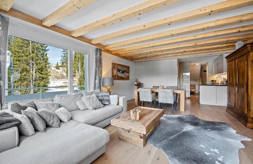 Arosa Apartment | Rothornblick 65: Family-Friendly Spa Retreat in Arosa