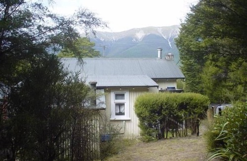 St. Arnaud House | Pet-Friendly Retreat: Rotoiti Cottage - St Arnaud Awaits