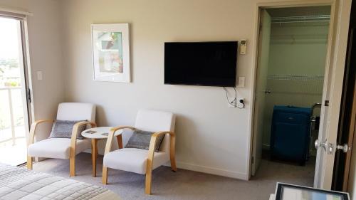 Rotorua Bed & Breakfast | Scenic Rotorua Views B&B with Family-Friendly Amenities