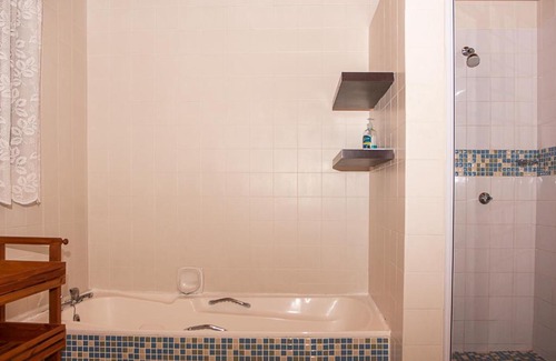 Franskraal House | Oceanfront Rots en See: Guest Rated 10/10 with Pet Friendly Stays