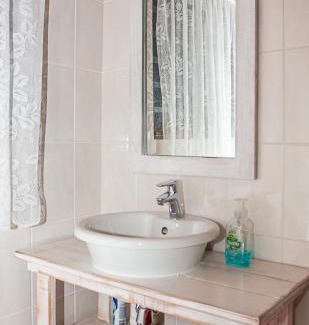 Franskraal House | Oceanfront Rots en See: Guest Rated 10/10 with Pet Friendly Stays