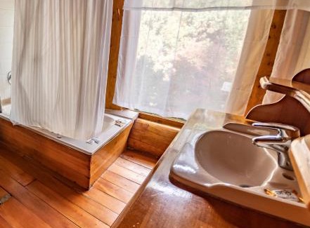 San Martin de los Andes Hotel | Exclusive Rotui Cabaña La Juanita: Pet-Friendly Retreat