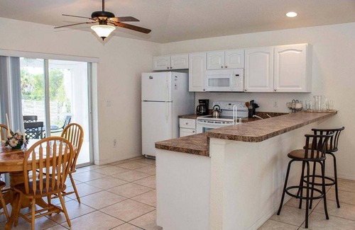Rotonda West Condo | Rotunda West 2-Bedroom Condo with Lanai near Gulf Beaches
