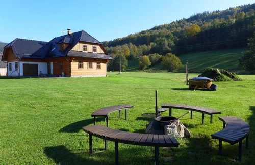 Vernirovice Cabin | Experience Roubenka Pod Čapím vrchem: Hot Tub & 10/10 Rating