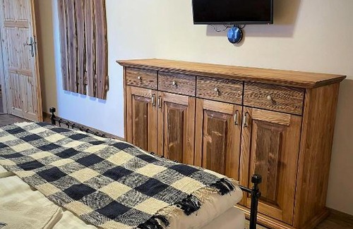 Bela pod Pradedem Ski Chalet | Relax at Roubenka near the Slopes with Pool Access