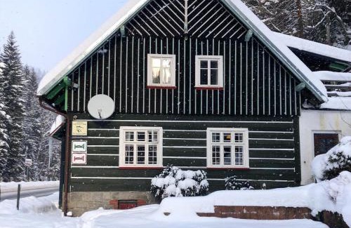 Spindleruv Mlyn House | Discover Roubenka Volský Důl: Pet-Friendly Retreat