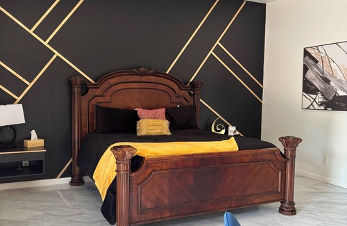 Norman Bed & Breakfast | Rouge Room at Whispering Pines bed-and-breakfast