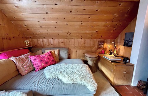 Rougemont Ski Chalet | Rougemont Hideaway Chalet by the River
