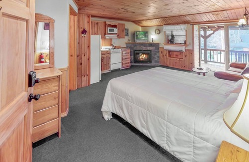 Sabinsville Cabin | Cozy Rough Cut Lodge Suite 2 with Kitchen & Breakfast