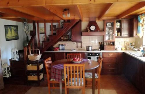 Sfakera House | Discover Roula's House: Oceanfront Family Paradise