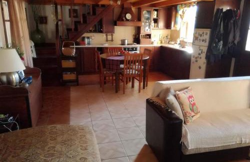 Sfakera House | Discover Roula's House: Oceanfront Family Paradise