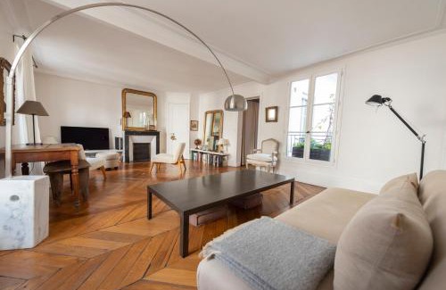 Quartier de la Folie-Mericourt Apartment | Top-Rated Roulette Hotel: Family-Friendly Getaway Awaits
