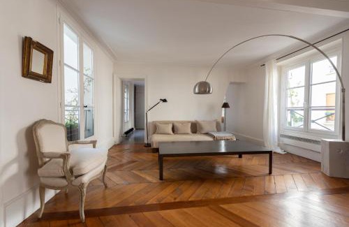 Quartier de la Folie-Mericourt Apartment | Top-Rated Roulette Hotel: Family-Friendly Getaway Awaits