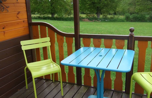 Talensac Cottage | Enchanting Stay at Roulotte au Pays des Légendes