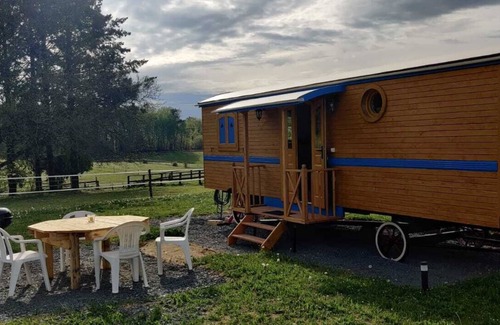 Beyssenac House | Discover Roulotte aux Portes du Périgord: 9.6/10 Rated Stay