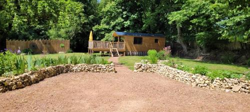 Morainville-Jouveaux House | Nature Retreat at Roulotte Escapade in Morainville