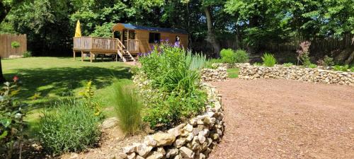 Morainville-Jouveaux House | Nature Retreat at Roulotte Escapade in Morainville