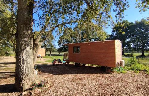 Machecoul-Saint-Meme House | Comfortable Roulotte Retreat on a Family-Friendly Farm