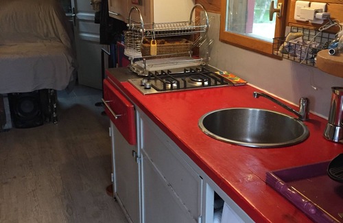 Arles Cabin | Pet-Friendly Roulotte Gite de la Mélie with Spa & Breakfast