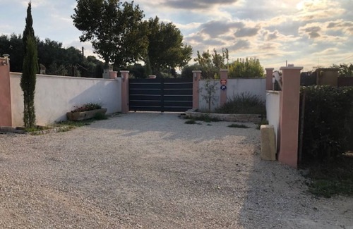 Arles Cabin | Pet-Friendly Roulotte Gite de la Mélie with Spa & Breakfast
