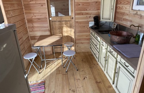 Quinson Cottage | Cozy Roulotte Retreat in the Low Gorges of Verdon