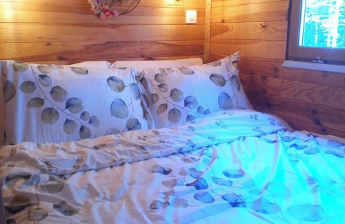 Boree Bed & Breakfast | Roulotte Nymphéa: Private Garden & Mountain View Retreat