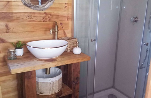 Boree Bed & Breakfast | Roulotte Nymphéa: Private Garden & Mountain View Retreat