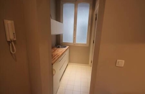Guillemins Apartment | Budget-Friendly Roulotte with Kitchen and Breakfast Included