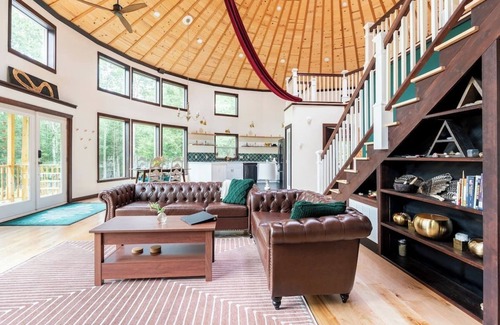Saugerties House | Round House with Mountain Views & Hot Tub Secluded in the Forest