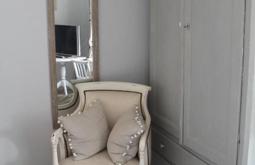 Kelston Bed & Breakfast | Family-Friendly Roundhill Farmhouse with High Guest Ratings
