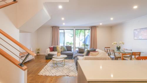 Rouse Hill House | Rousehill 4BR House: Ideal for Families Near Train & Parks