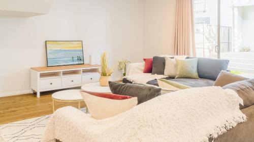 Rouse Hill House | Rousehill 4BR House: Ideal for Families Near Train & Parks