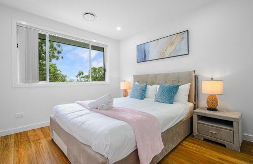 Rouse Hill Villa | Rousehill 5Br Pool Oasis near Shopping & Train Services