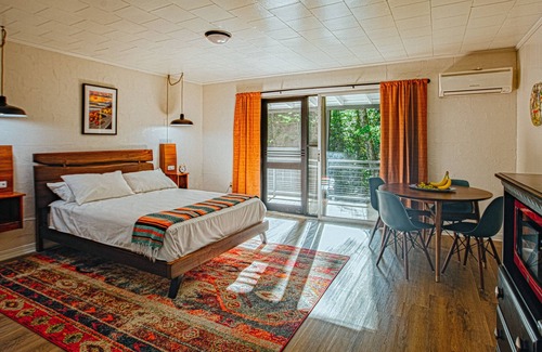 Maggie Valley Hotel | Route 19 Inn: Guest Rated 9.6 with Pool and Spa Amenities