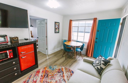 Maggie Valley Hotel | Route 19 Inn: Guest Rated 9.6 with Pool and Spa Amenities