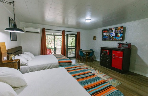 Maggie Valley Hotel | Route 19 Inn: Guest Rated 9.6 with Pool and Spa Amenities