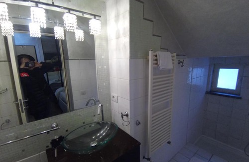 Bolsena House | Family-Friendly Route 66 Motel with Kitchen Amenities