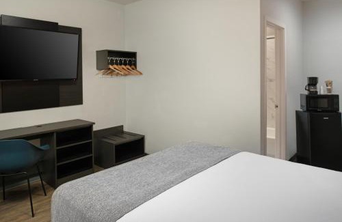 Barstow Hotel | Cozy Route 66 Motel: Pet-Friendly & Wheelchair Accessible