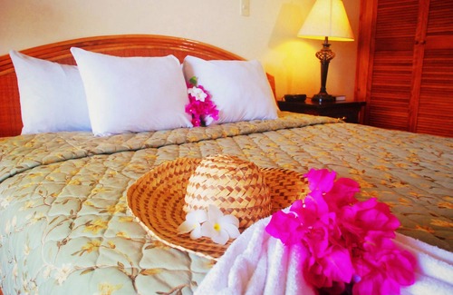 Crown Point Hotel | Discover Rovanel's Resort: Ocean Views & Family Amenities