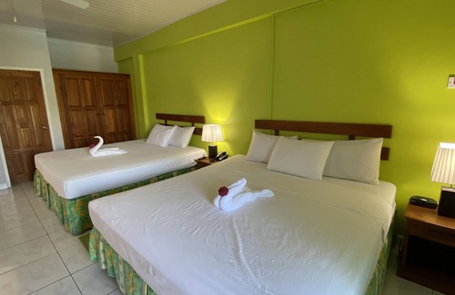 Crown Point Hotel | Discover Rovanel's Resort: Ocean Views & Family Amenities