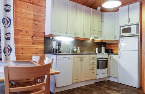 Sirkka House | Rovarakka 1 a: Lake View Retreat with Spa & Family Amenities