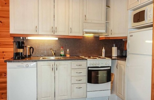 Sirkka House | Rovarakka 1 a: Lake View Retreat with Spa & Family Amenities