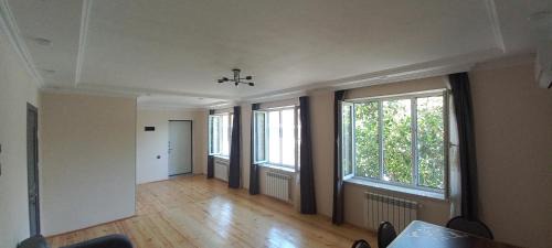 Sheki Apartment | Rovshan's House: Pet-Friendly Retreat with 9/10 Guest Rating