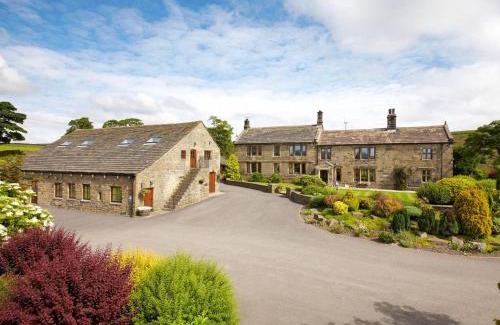 Hepworth House | Rowan Cottage: Pet-Friendly Retreat with Hot Tub & 5 Stars