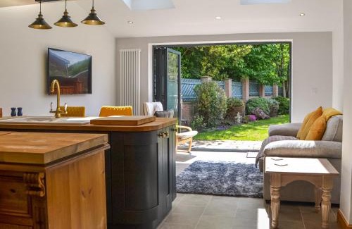 Woodmansey House | Rowan House: Family-Friendly Retreat with 9.3/10 Rating