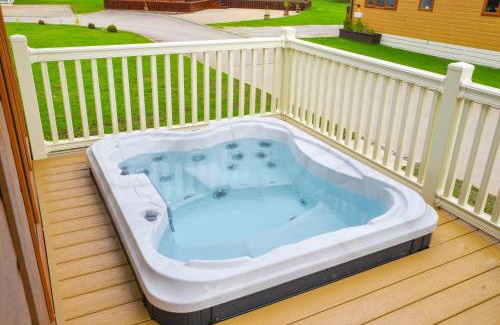 Malton House | Inviting Rowan Lodge with Relaxing Hot Tub Experience